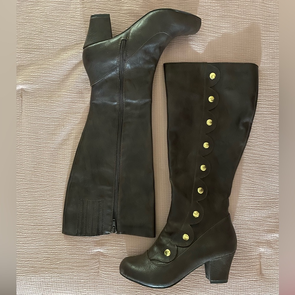 B.A.I.T. Footwear Boots Size 6
